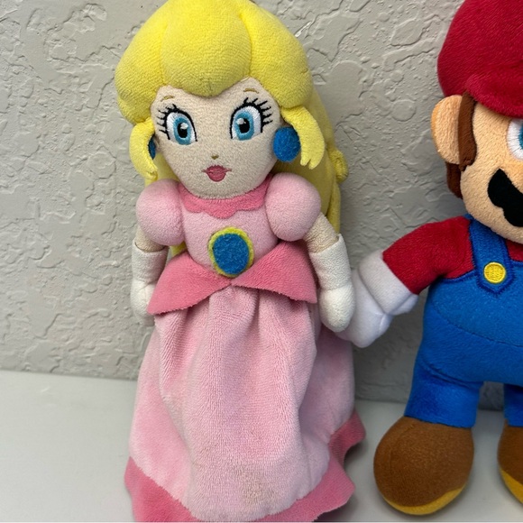 Nintendo Super Mario Bros- Mario & Princess Peach 9” Plush Toy Lot Authentic - Picture 2 of 7